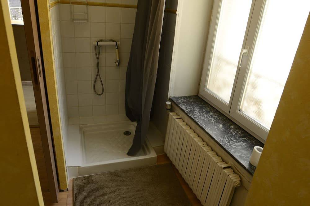 Appartement entier, Résidence des Dames - meublés de tourisme pour cures thermales in Plombières-les-Bains, Parc naturel régional des Ballons des Vosges