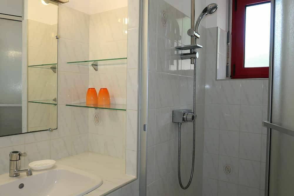 Appartement entier, Joli appartement pour 4 personnes avec Wifi, Tv et terrasse in Pont-l'Abbé, Région de Quimper