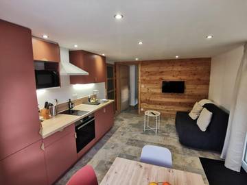 Gîte pour 4 personnes, avec vue ainsi que terrasse et jardin à L'Argentière-la-Bessée