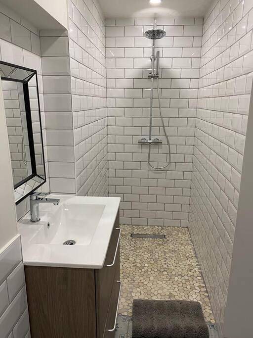 Location de vacances pour 10 personnes, avec terrasse ainsi que vue et jardin, animaux acceptés à Vézénobres - 4