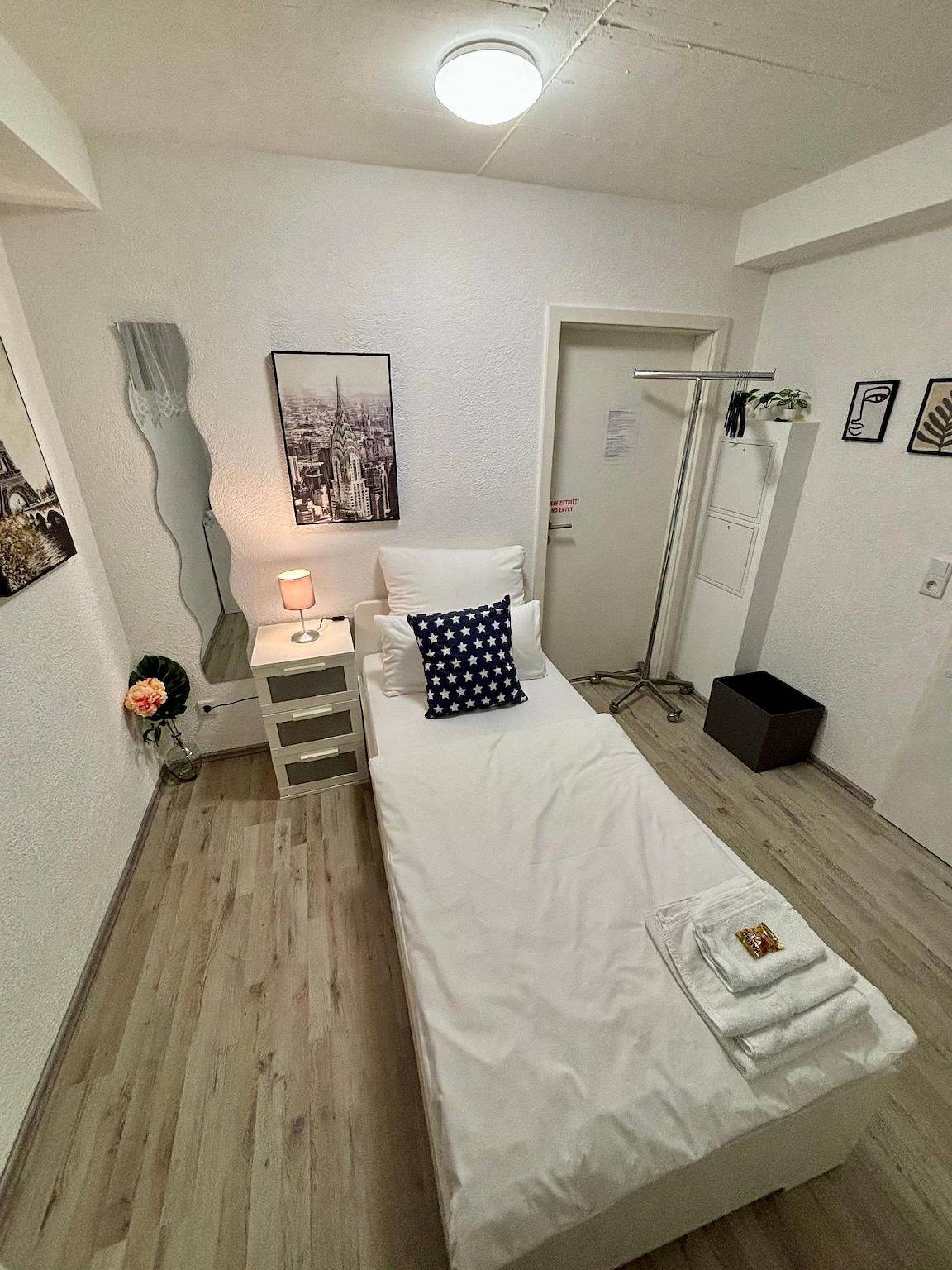 Guest room for 1 persons approx. 11 qm in Langenfeld (Rheinland), Lower Rhine in Langenfeld, Región de Düsseldorf