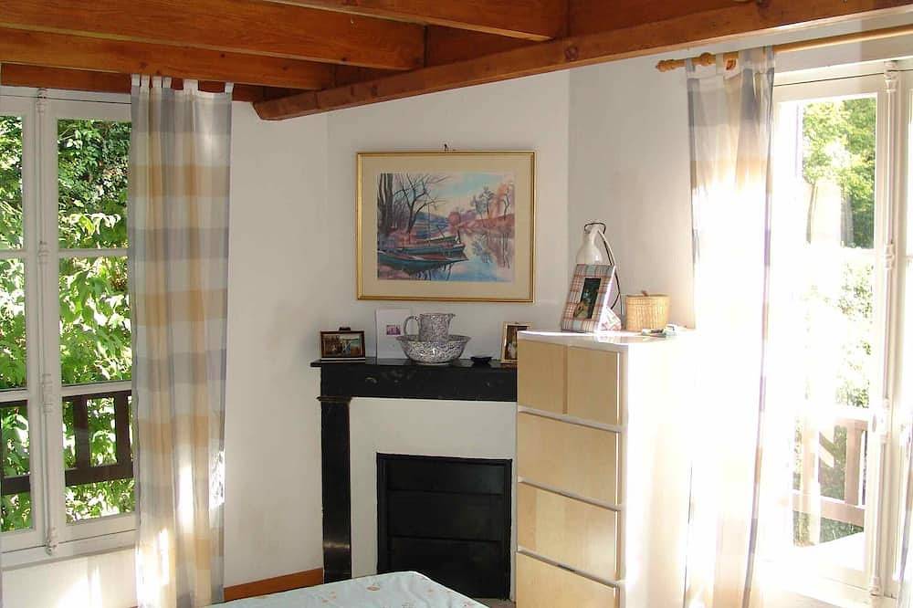 Casa con piscina y acceso de tenis entre bosque y río cerca de Fontainebleau in Montigny-sur-Loing, Sena y Marne