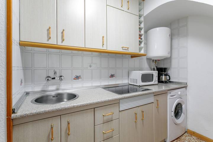 Apartamento entero, Apartamento 'Altea 16 en Santa Pola' con terraza privada, Wi-Fi y aire acondicionado in Platja Llisa (Santa Pola), Santa Pola
