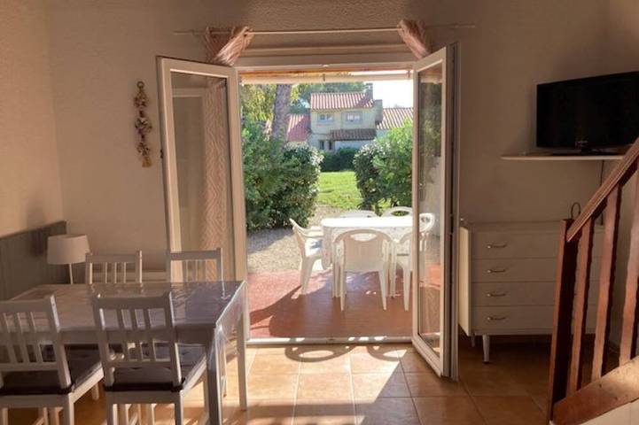 Location de vacances pour 6 personnes, avec terrasse et jardin dans La Bergerie