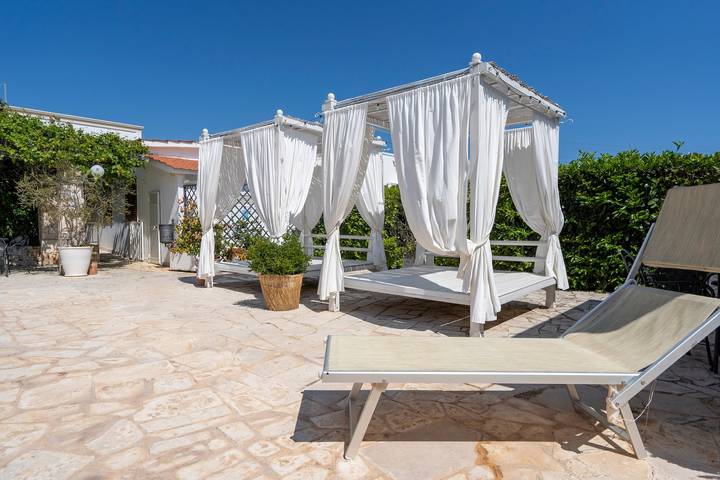 Hotel Apartment 'Agriturismo Salinola 3' with Shared Pool, Wi-Fi and Air Conditioning in Ostuni, Salento