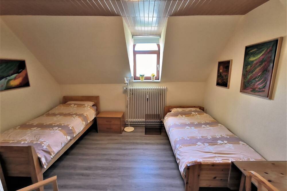 Ganze Wohnung, Hensen: Fewo mit überdachter Terrasse im Ortskern von Tarp - Ferienwohnung in Tarp, Grünes Binnenland