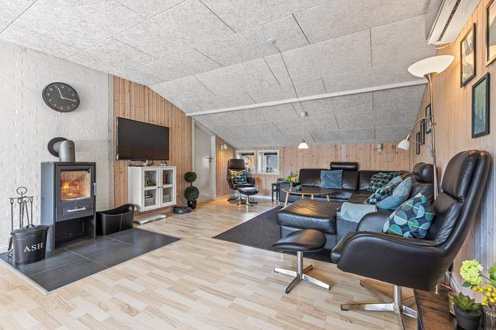 Beautiful holiday home with sauna and Nordic hot tub in fantastic surroundings in Blavand, Varde Region