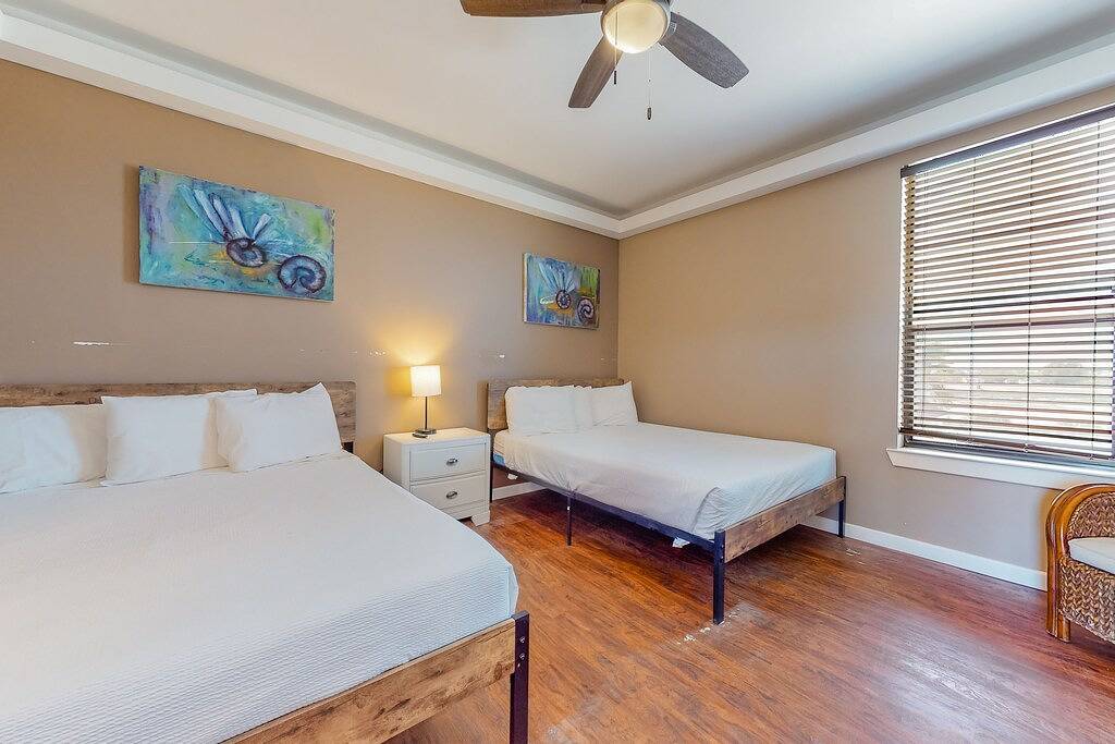 Modernes Haus am Wasser mit atemberaubendem privatem Pool & Deck - Hund freundlich! in Port Isabel, Laguna Madre