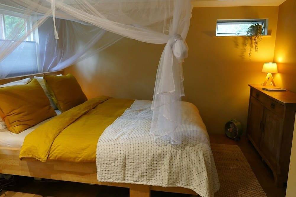 The Sunbird Inn with luxury bathroom & sauna in quiet resort with many amenities in Diessen, Nordbrabant