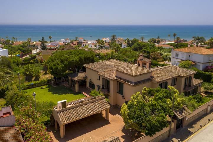 Chalet para 16 personas, con vistas al mar y jardín en Elviria