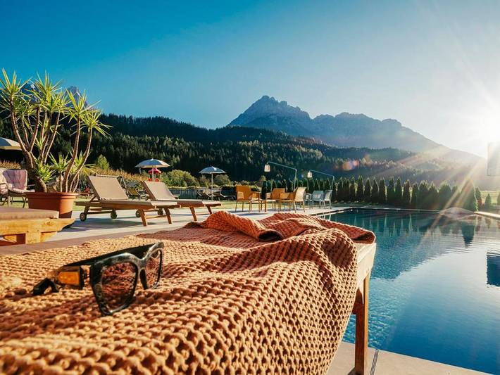 Hôtel pour 3 personnes, avec Balcon et Jacuzzi ainsi que Terrasse et Jardin