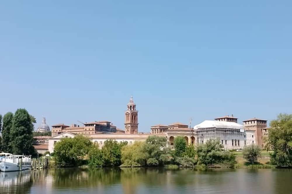 Ganze Wohnung, Mantova sweet home 2-bedroom apartment in phenomenal Mantova with Ac, Wifi in Mantua, Mantua Provinz