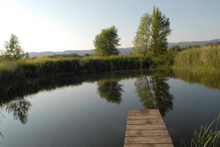 Appartement de vacances pour 2 personnes, avec Jacuzzi et Terrasse ainsi que Jardin et Piscine à Roussillon