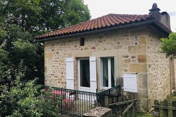 Gîte pour 4 personnes, avec jardin et piscine à Cardaillac
