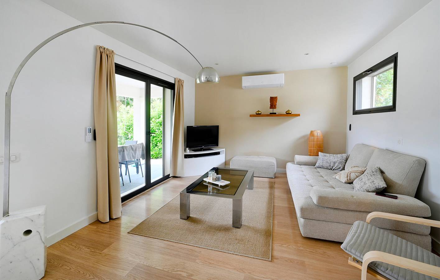 130 Quadratmeter Wohnung: Parkplatz, TV, Pool, Internet - Nähe Restaurants & Stadtzentrum in Saint-Laurent-des-Arbres, Nimes und Umgebung