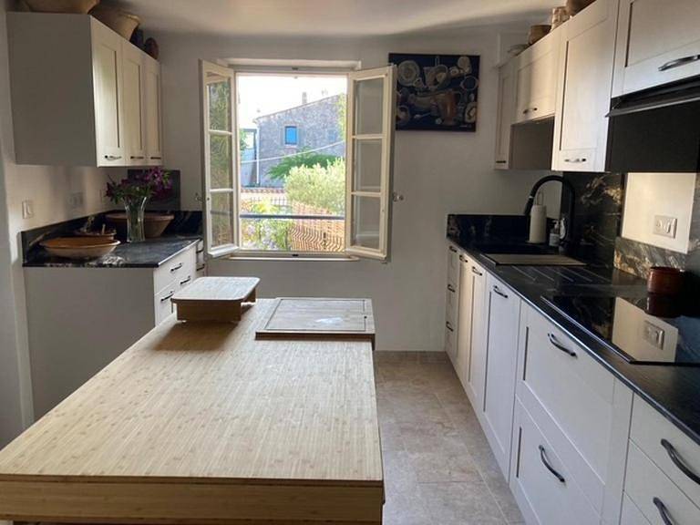 Appartement entier, Three-Bedroom House in La Cadière-d'Azur, Côte méditerranéenne (France)