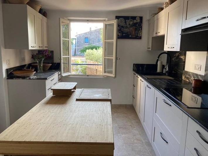 Gîte pour 6 personnes, avec vue et terrasse, animaux acceptés dans Office De Tourisme De La Cadiere D Azur - 4