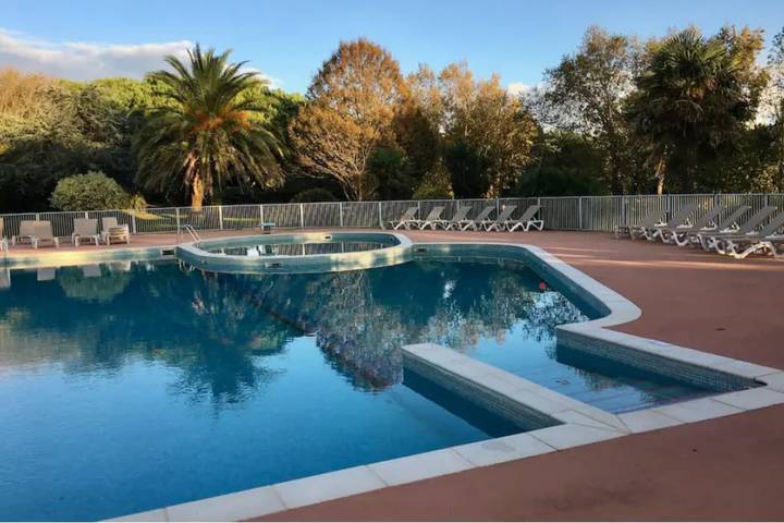 Gîte pour 4 personnes, avec terrasse ainsi que piscine et jardin à Moliets-et-Maa - 3