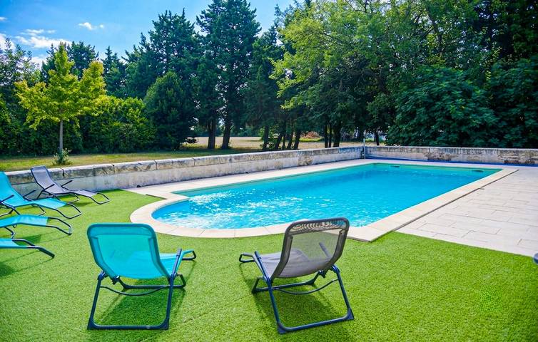 Charmant appartement de 150 m² avec piscine, près du centre-ville de Monteux in Monteux, Vaucluse
