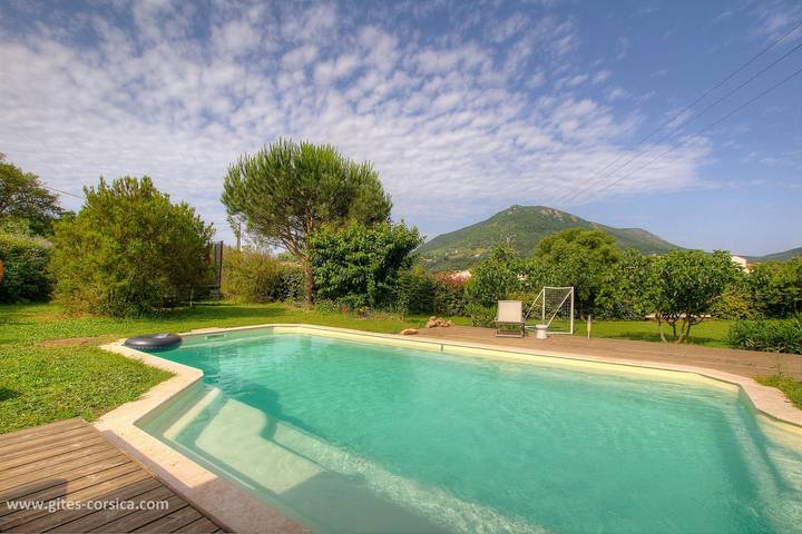 Gîte pour 2 personnes, avec Jardin ainsi que Piscine et Vue à Appietto