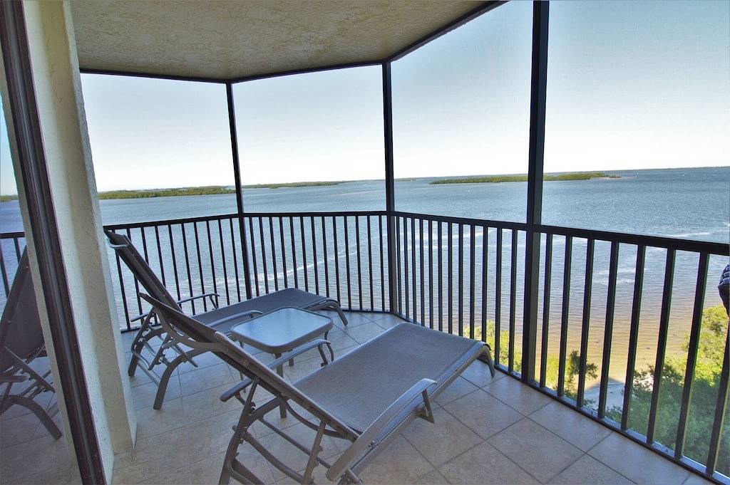 Ganze Wohnung, Blick auf das Wasser, privater umlaufender Balkon im 7. Stock des Sanibel Harbour Resort in Punta Rassa, Southwest Florida