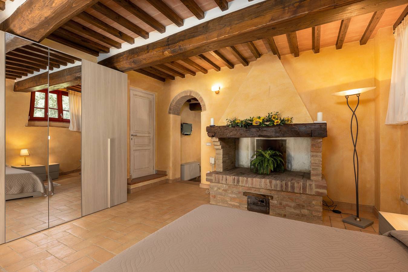 Casa vacanze 'Borgo Mommialla Casa Dell'artista' con piscina condivisa, Wi-Fi e aria condizionata in Gambassi Terme, Firenze province