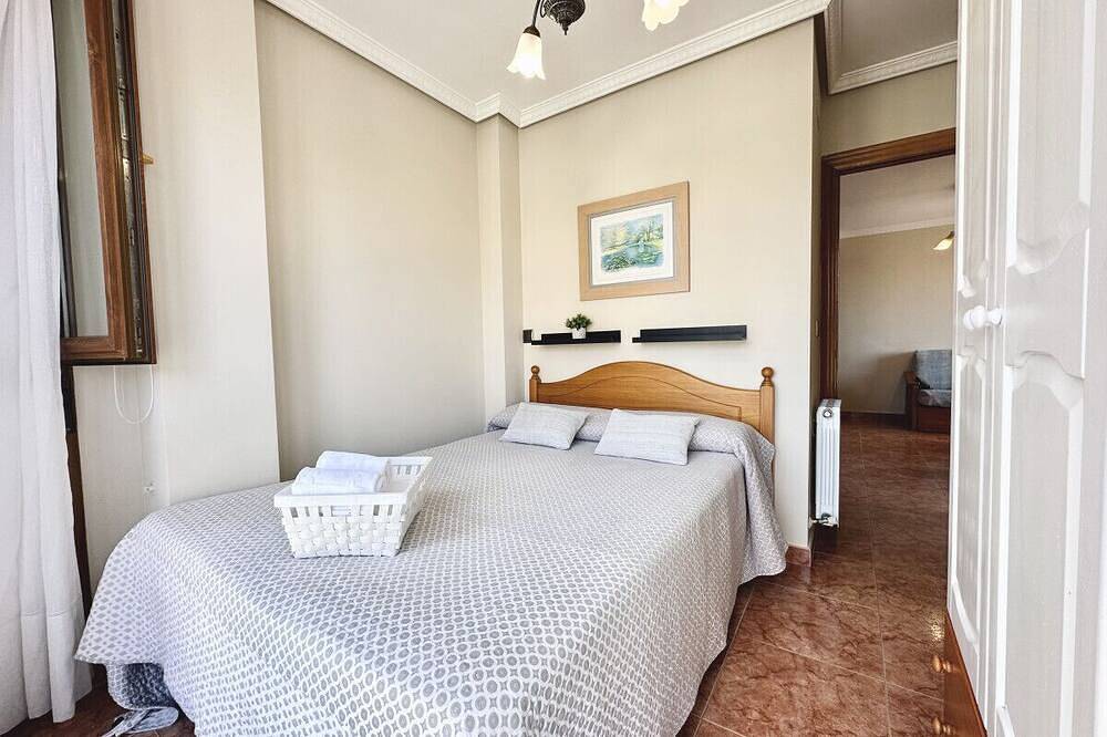 Ganze Wohnung, Apartamento con vistas al mar - Pineda 6404 in Noja, Kantabrische Küste