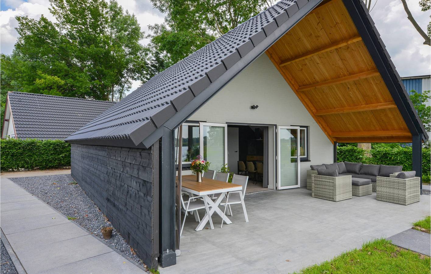 Vacation house for 6 people with terrace in Kerkdriel, Betuwe