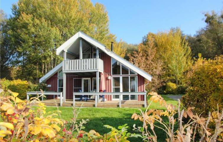 Ferienhaus für 6 Personen, mit Terrasse und Whirlpool sowie Garten und Sauna in Rechlin