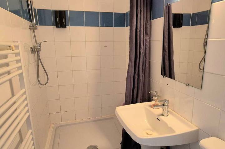 Apartamento entero, L'Atelier-T2 near the Wifi-Parking center in Lourdes (Altos Pirineos), Altos Pirineos