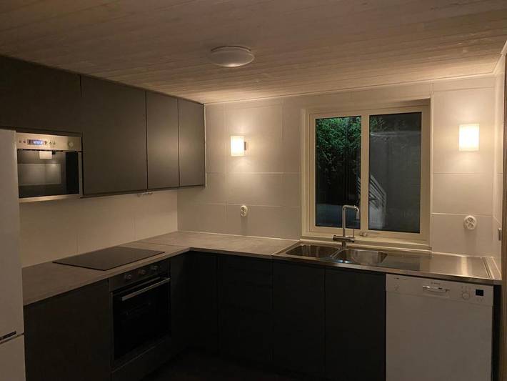 Ferienhaus für 6 Personen, mit Balkon und Terrasse sowie Garten und Seeblick