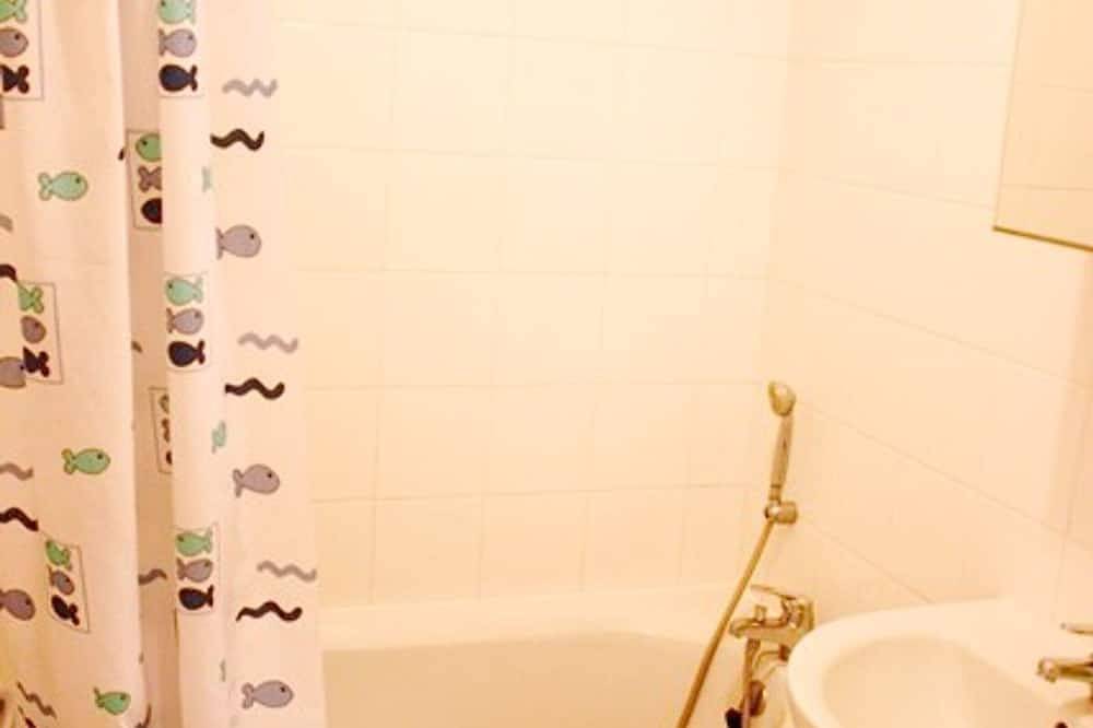 Apartamento entero, Apto 6 pers, Wi-Fi, cerca pistas esquí, garaje privado, vista lago y montañas in Super Besse, Besse-et-Saint-Anastaise