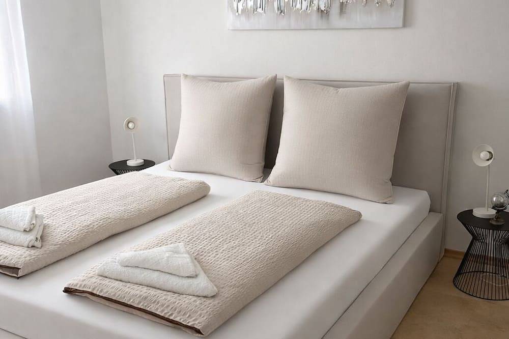 Ganze Wohnung, Gemütliches Apartment mit Garten & Garage in Ingolstadt, Oberbayern