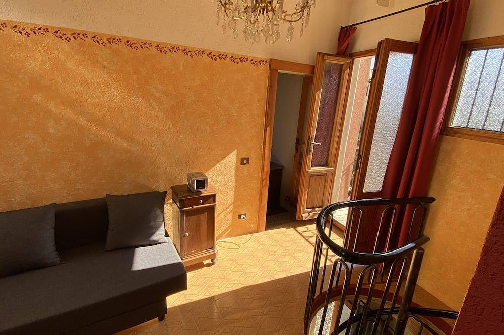 Ganze Wohnung, Casa Rossi: Urlaub im verträumten Bergdorf Trarego-Viggiona über'm Lago Maggiore in Viggiona, Trarego Viggiona