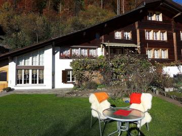 Gîte pour 2 personnes, avec jardin et vue sur le lac à Brienz
