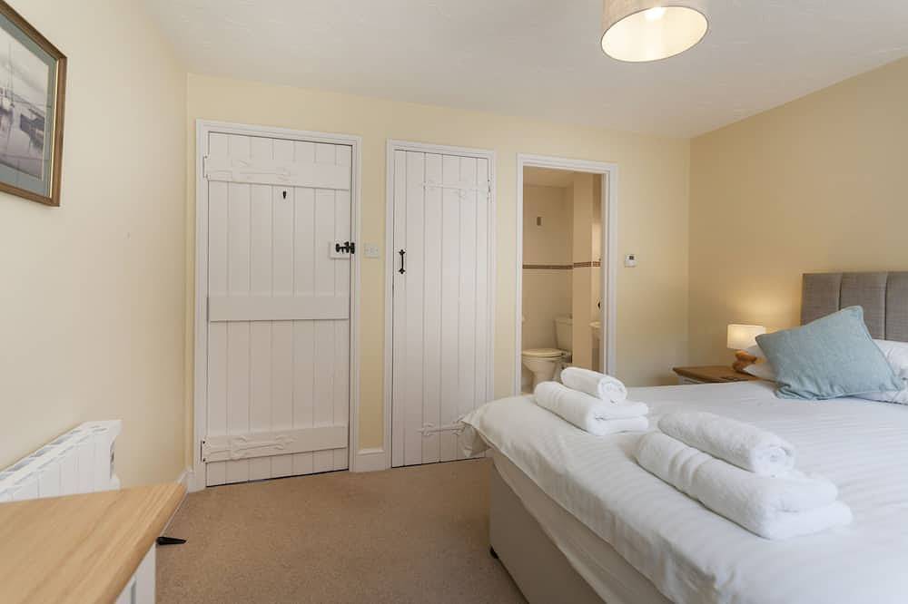 Burnham B -  a self catering cottage that sleeps 4 guests  in 2 bedrooms in Blakeney, Norfolk Coast