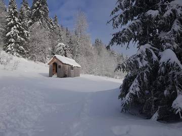 Gîte pour 3 personnes, avec jardin à La Pesse