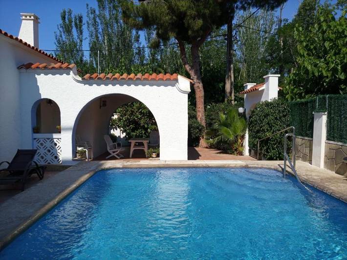 Chalet para 6 personas, con Terraza además de Jardín y Piscina en Calafell