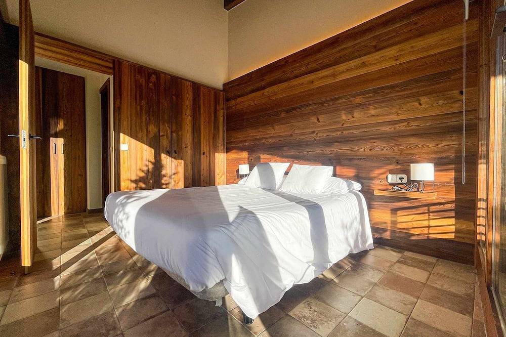 Entire apartment, Puigcerdà Cal Gatesques 4 in Puigcerdà, Catalan Pyrenees