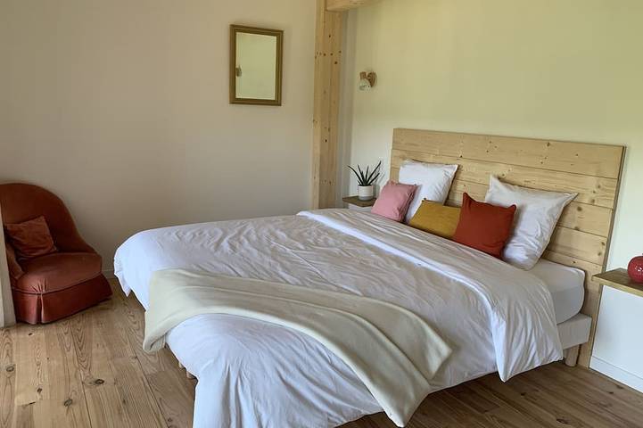 Location de vacances pour 7 personnes, avec terrasse et jardin à Montjoi - 4