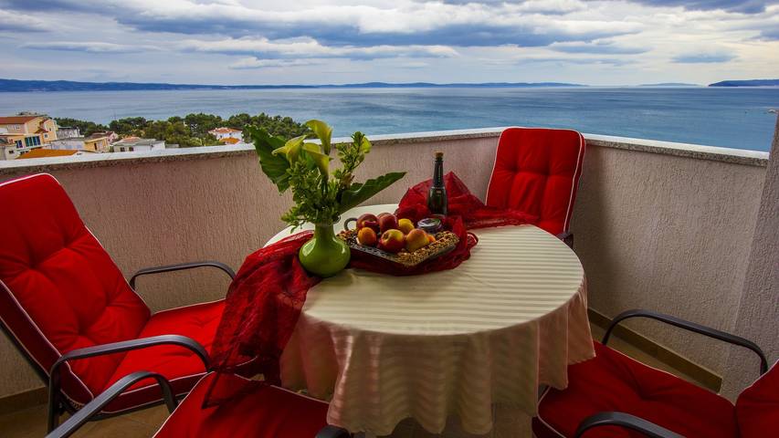 Ferienwohnung für 6 Personen, mit Meerblick und Balkon, kinderfreundlich in Podstrana