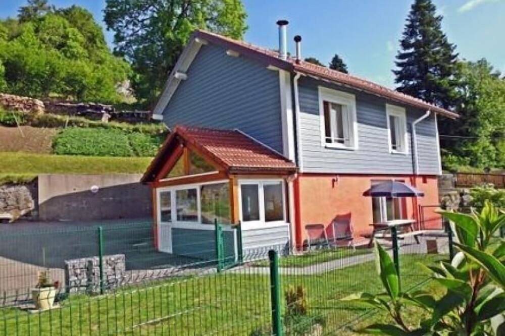 Maison indépendante avec jardin, terrasse et cheminée à Saulxures-sur-Moselotte in Saulxures-sur-Moselotte, Parc naturel régional des Ballons des Vosges