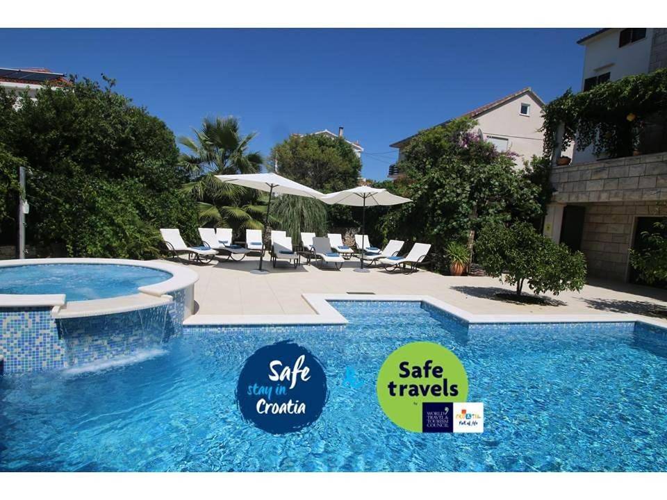 Studio Apartment with Terrace in Sutivan, Brac