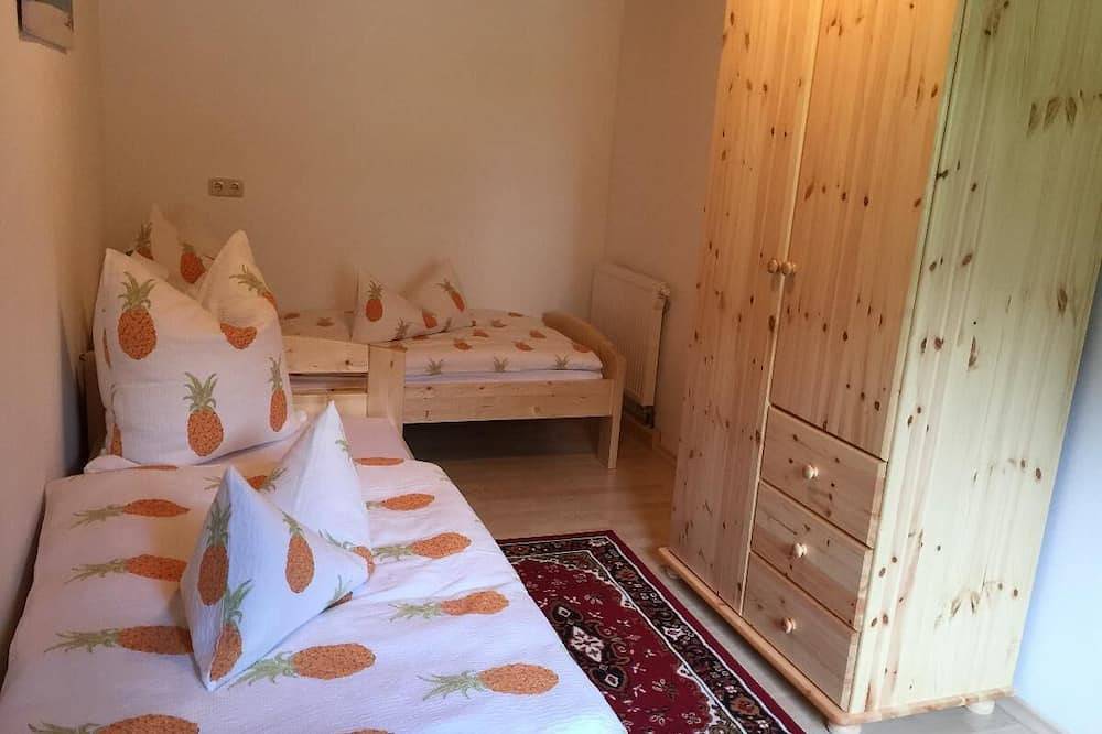 Apartamento inteiro, Spacious 70sqm apartment with two bedrooms and terrace in Bayerisch Eisenstein, Arberland