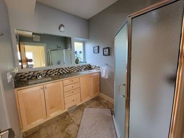 Vacation Home for 8 Guests in Bay City, Tillamook County, Picture 3