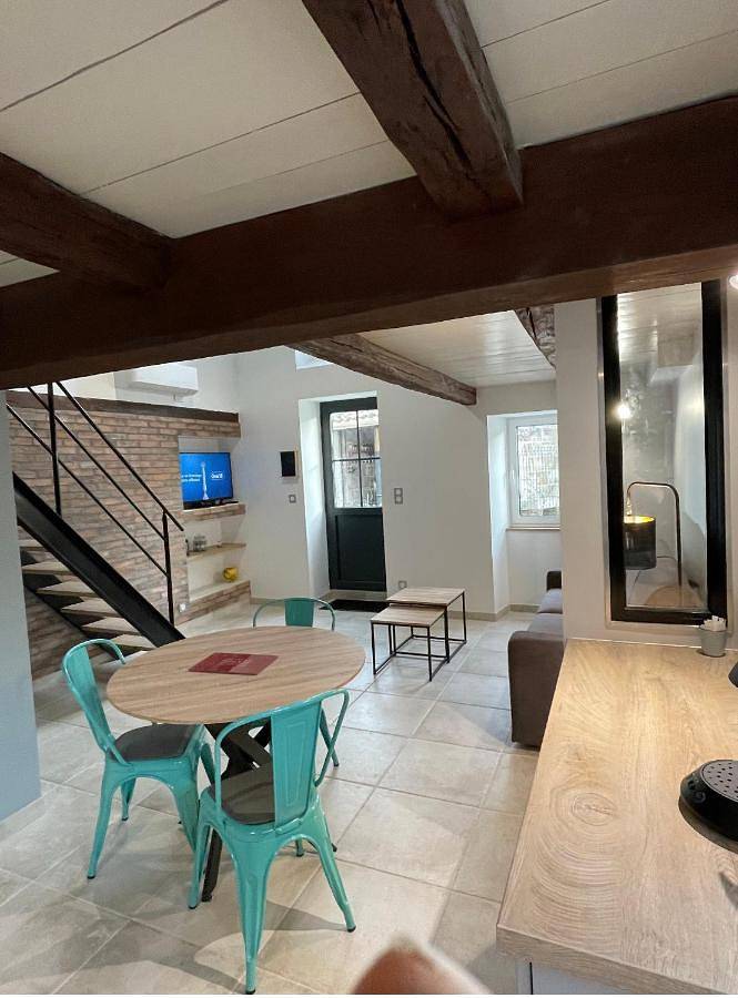 Loft en centre-ville 900m cure in Jonzac, Région de Jonzac