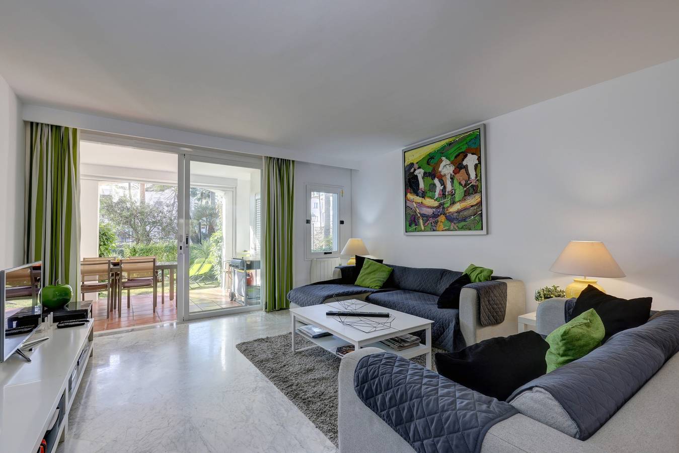 Casa de vacaciones 'Frontline Paradise Townhouse' cerca de la playa con balcón y piscina in Saladillo Benamara, Estepona