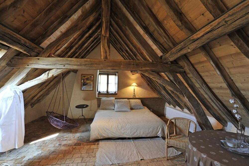 Gîte Rustique à Neuilly-le-Réal avec Animaux Acceptés in Neuilly-le-Réal, Allier