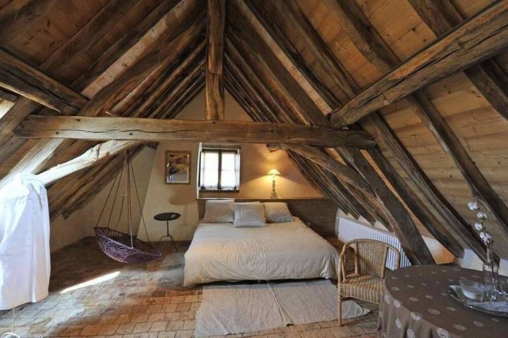 Gîte pour 6 personnes, avec Terrasse ainsi que Jardin et Piscine à Neuilly-le-Réal
