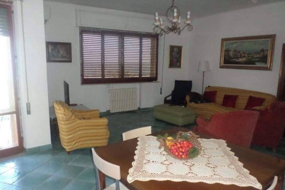 Apartamento entero, Wonderful beachfront apartment In Soverato Marina 50 mt from the sea in Soverato, Provincia de Catanzaro
